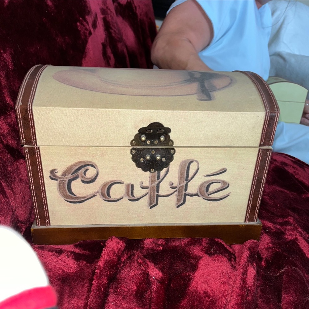 Vtg set of decorative boxes